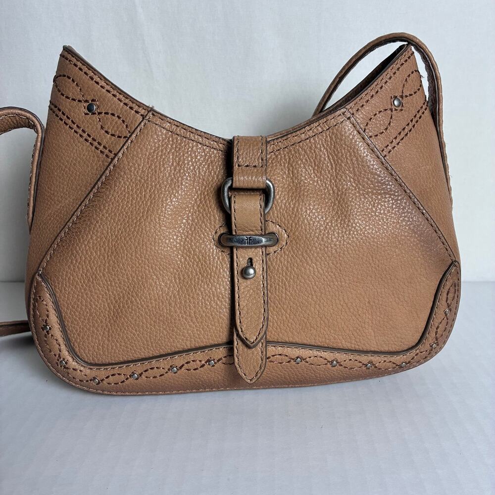 Vintage Frye Tan Pebbled Leather Studded Stitch Hobo Crossbody Bag Dust Bag Y2K - Picture 1 of 16